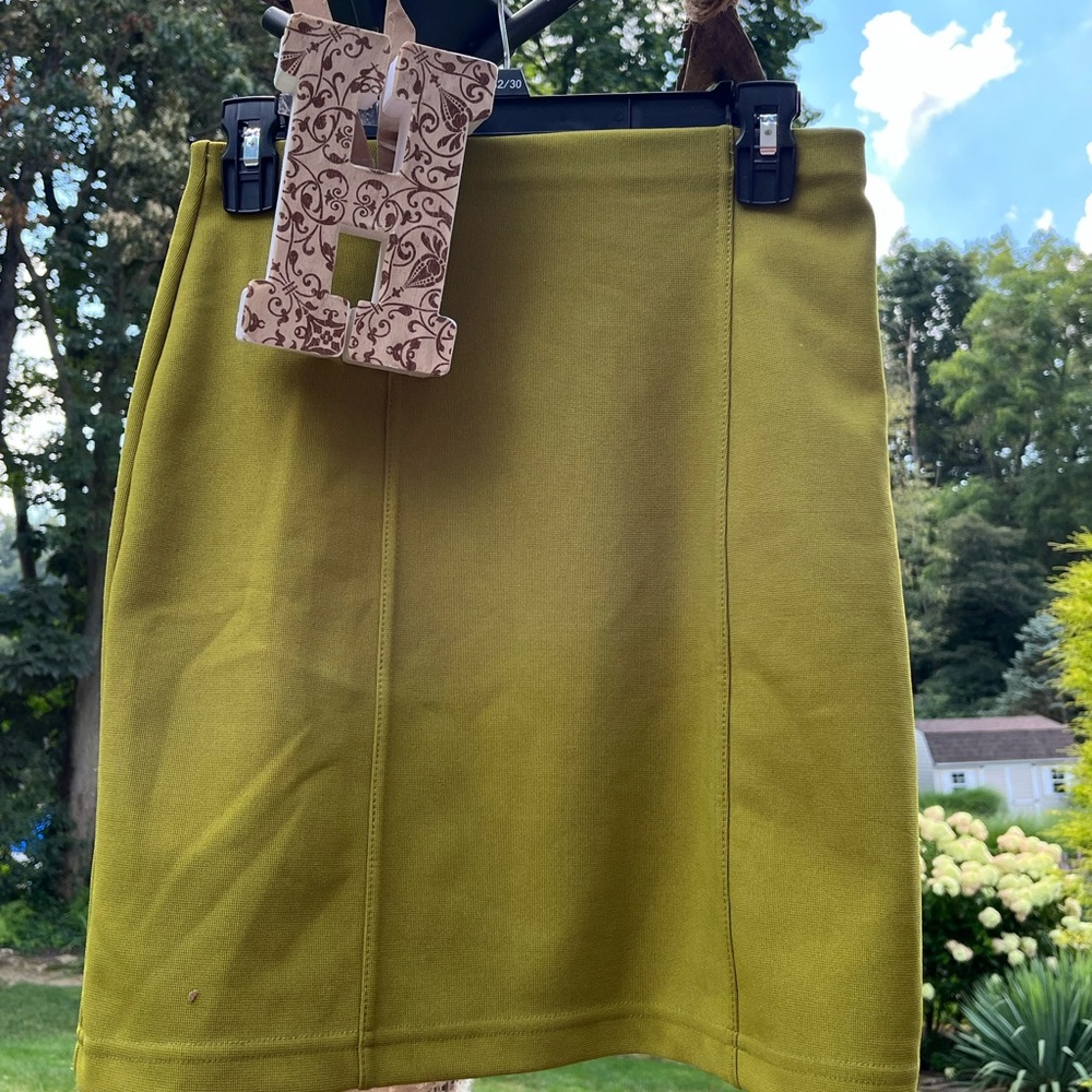 Easy knit Clio mini in olive green!